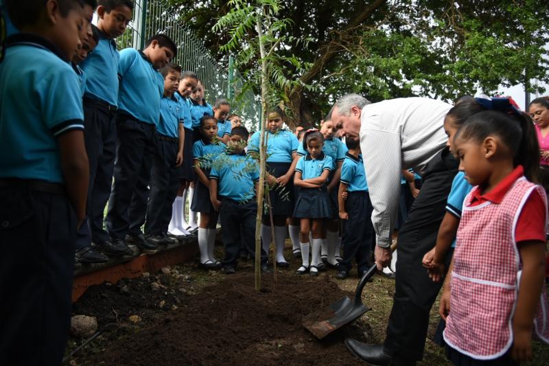 Supervisa Etienne obras educativas en Rancho Nuevo de Arce