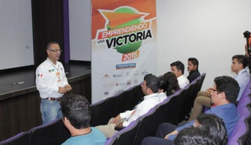 Impulsa Etienne a jóvenes emprendedores