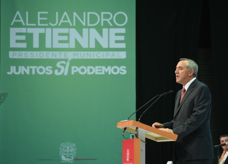 Promueve Etienne un gobierno moderno