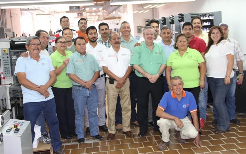 Celebra Rector con personal de la Imprenta-UAT el Día del Tipógrafo