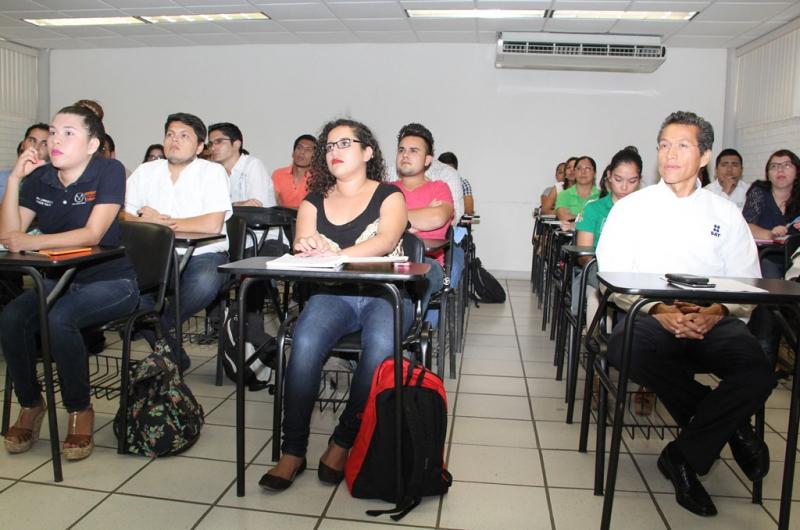 Presiden Rector y Jefe del SAT clausura de Semana de Contaduría