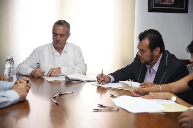 Etienne y Sindicato pactan nuevo Contrato Colectivo de Trabajo