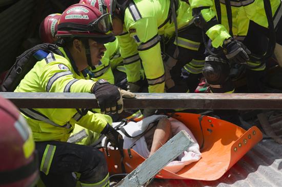 Deslave en Guatemala deja 10 muertos y un centenar de desaparecidos