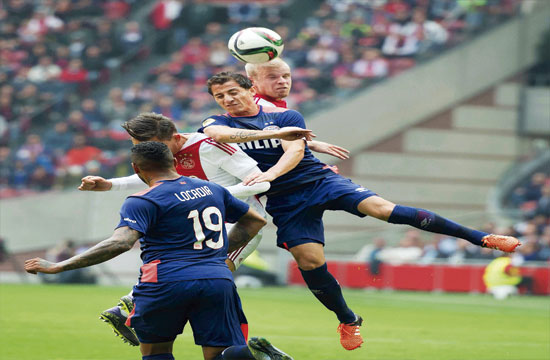 Guardado y Moreno juegan en triunfo del PSV sobre Ajax