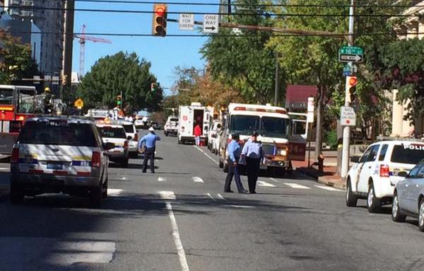 Cierran universidad en Filadelfia tras reporte de hombre armado