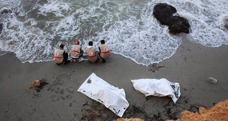 Encuentran cuerpos de 29 migrantes en playas de Libia