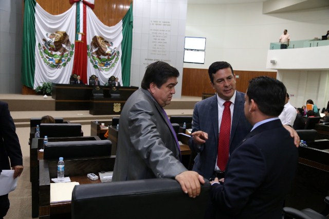 Aprueban Fideicomiso; PAN: “Hipotecan la Educación”; No es deuda: PRI