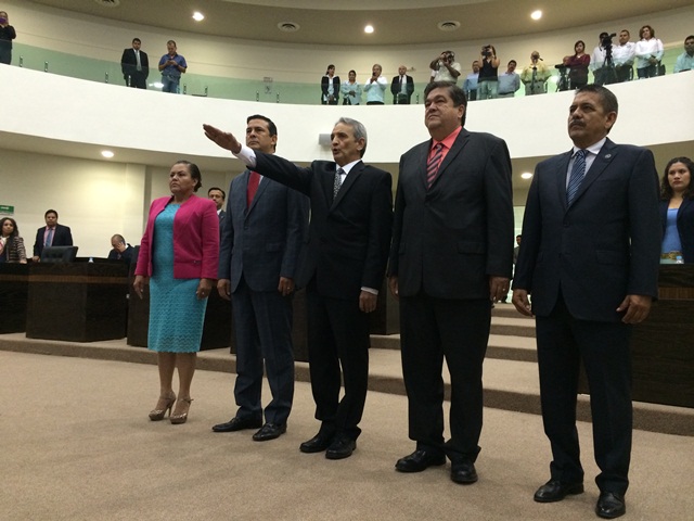 Entre ‘jaloneos’ designan a Garza Tamez Secretario General del Congreso