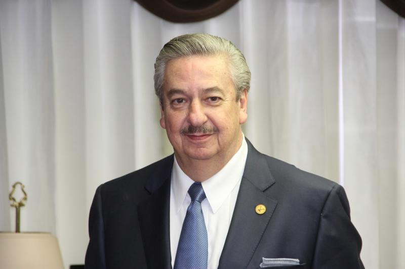 Felicita Rector a egresados-UAT reconocidos por el Ceneval