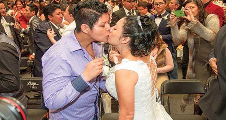 Mancera atestigua la boda de 51 parejas gay; vinieron de 5 países