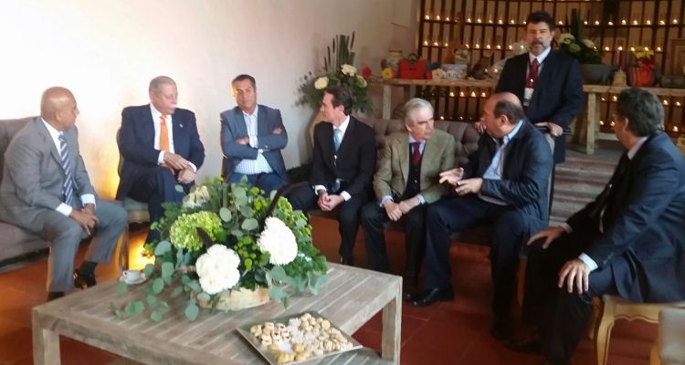 Se concentran Gobernadores en reunión con Secretario de la SEP