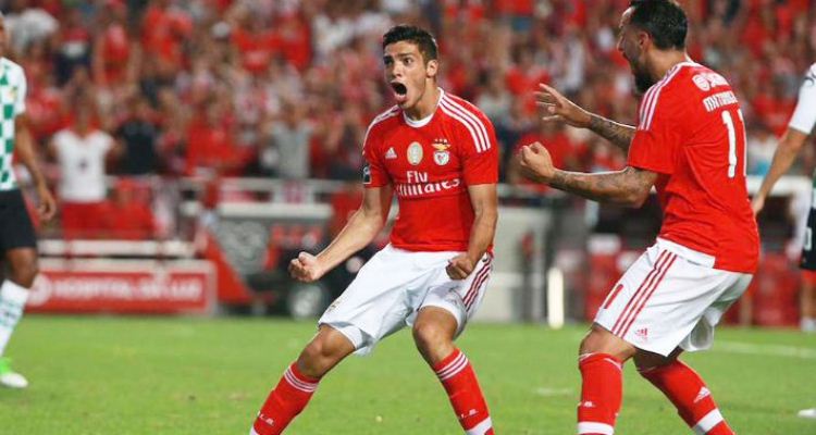 Raúl Jiménez se estrena en la Champions