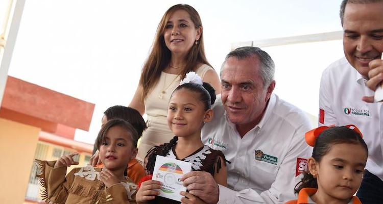 Entrega Etienne recursos del programa “Escuelas de tiempo Completo”