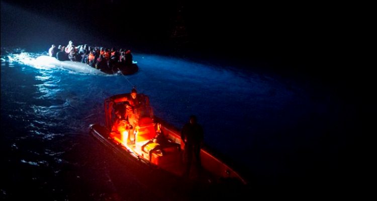Hallan dos cadáveres de niños refugiados ahogados en las costas turcas
