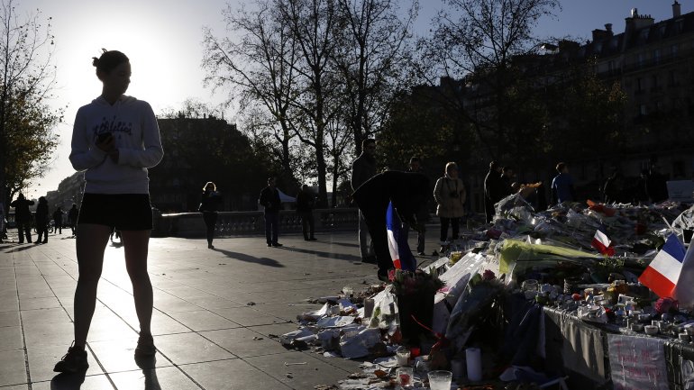 Víctimas de atentados en París recibirían 300 millones de euros