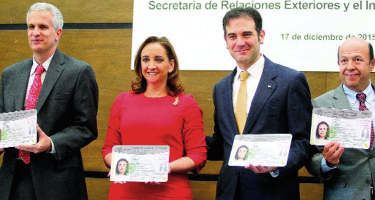 En febrero, mexicanos en EU podrán tramitar su credencial para votar