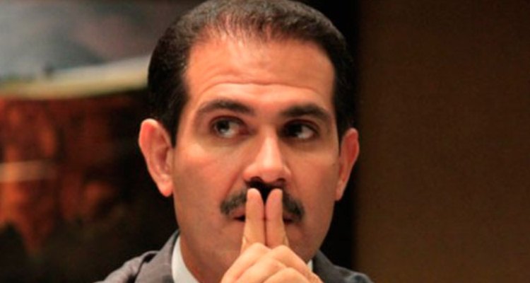 Hay más hieleras repletas de dinero, dice empleado de Padrés