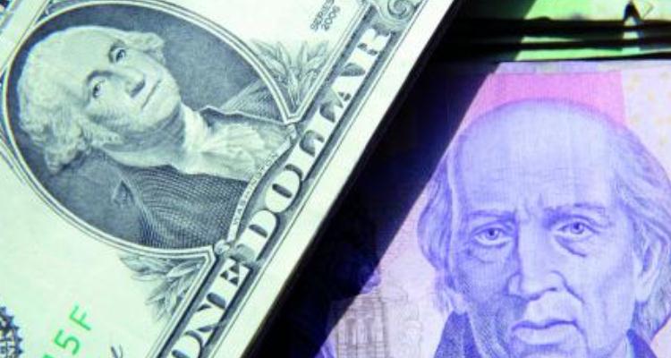 Dólar sin freno; al mayoreo rompe al alza barrera de 17 pesos