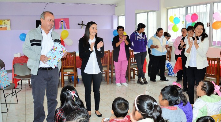 Esdras Romero Vega entrega apoyos al DIF de Ciudad Madero