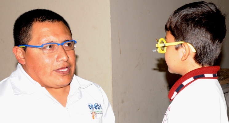 Realiza Educación brigada optométrica para alumnos de educación básica