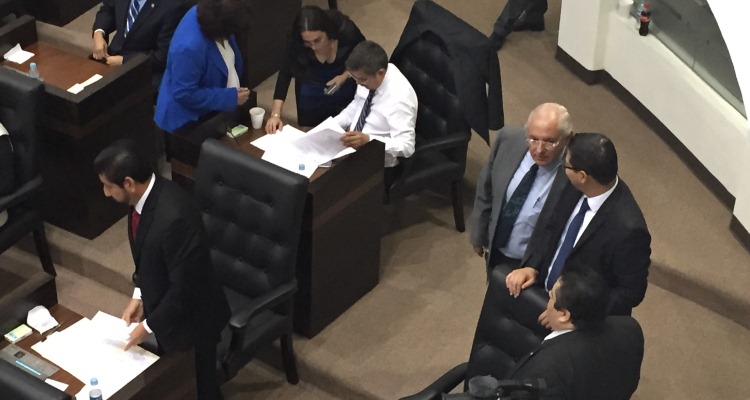 AMDA reprocha tenencia desde el pleno del Congreso