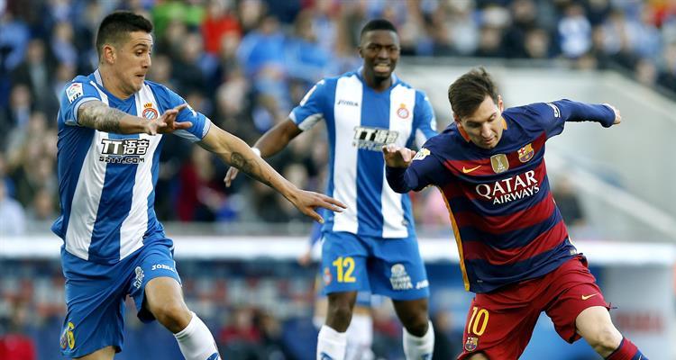 Barcelona no puede con el Espanyol e inicia el año con empate