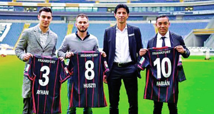 Presentan a Marco Fabián
