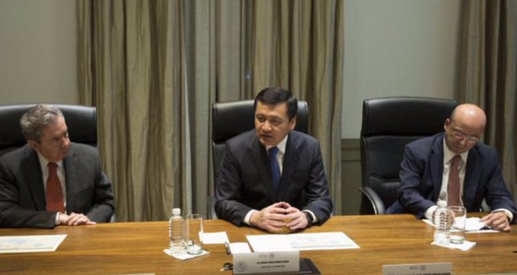 Encabeza Osorio Chong reunión para coordinar trabajos de visita papal