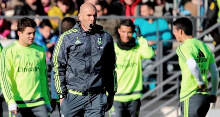 Zidane ilusiona al madridismo en su primer entrenamiento
