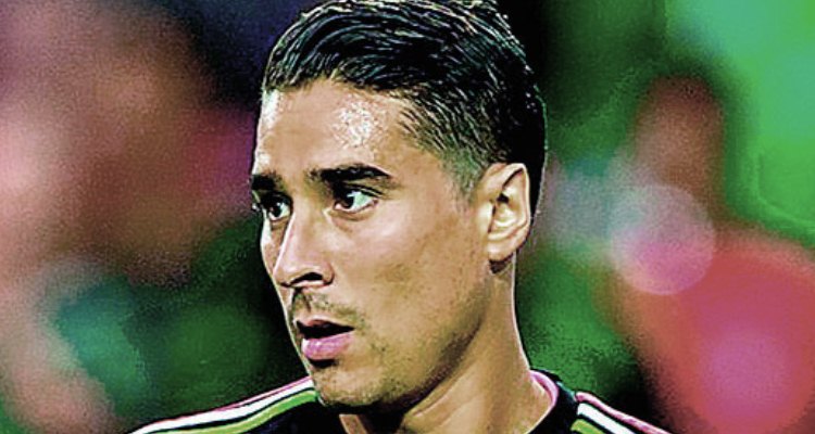 Memo Ochoa regresaría a Francia