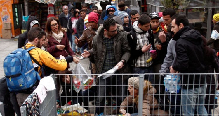 Alemania evalúa reducir el flujo de refugiados tras el récord de 2015