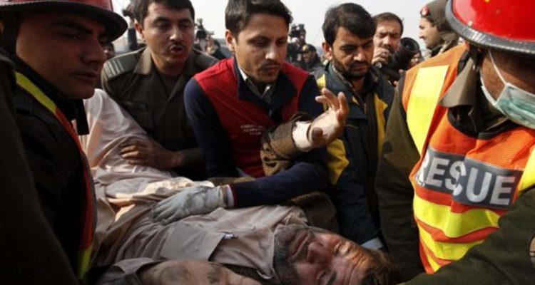 Atentado talibán deja 11 muertos y más de 30 heridos en Pakistán