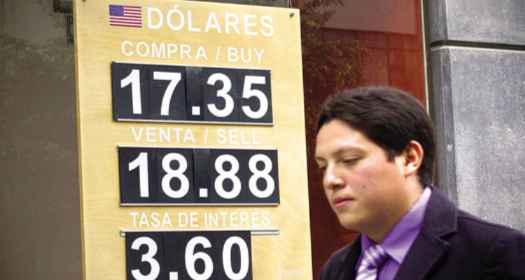 Alza del dólar no pone en riesgo la deuda del país: Hacienda