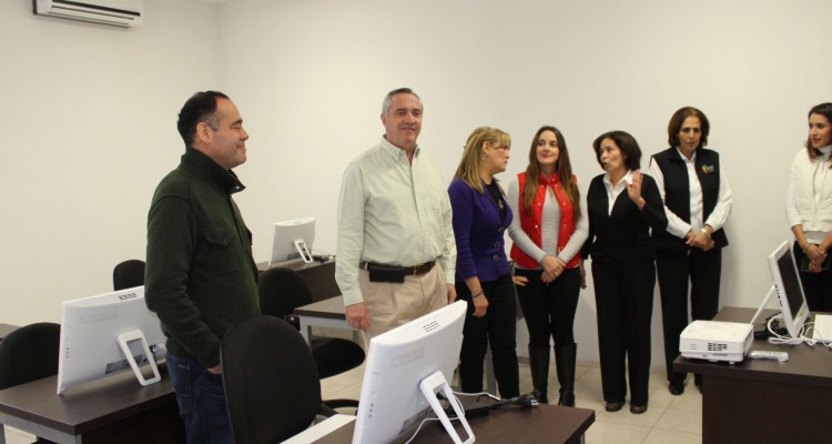 Entrega Etienne equipamiento del Cedif 7
