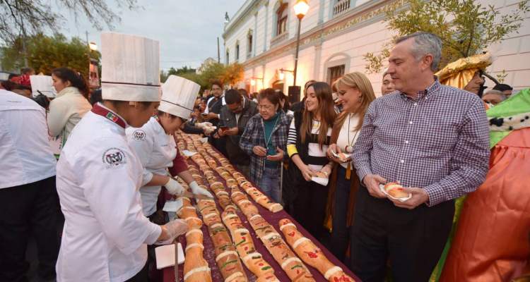 Comparten la Rosca de Reyes  Más grande de Tamaulipas