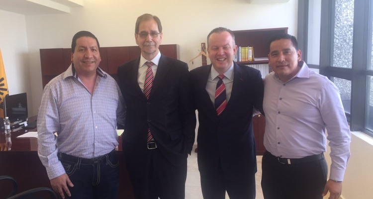 Independientes salen en busca de firmas