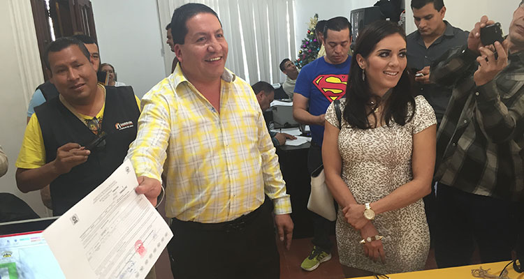 Jorge Valdez se registra como aspirante a gobernador