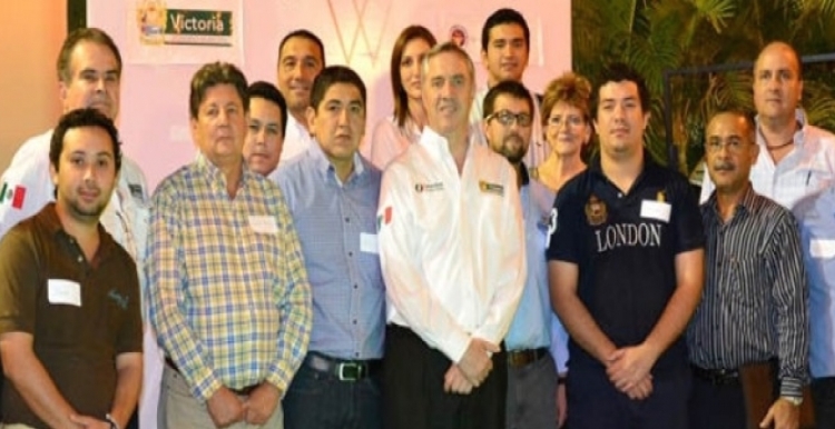 Promueve Etienne la integración de empresas