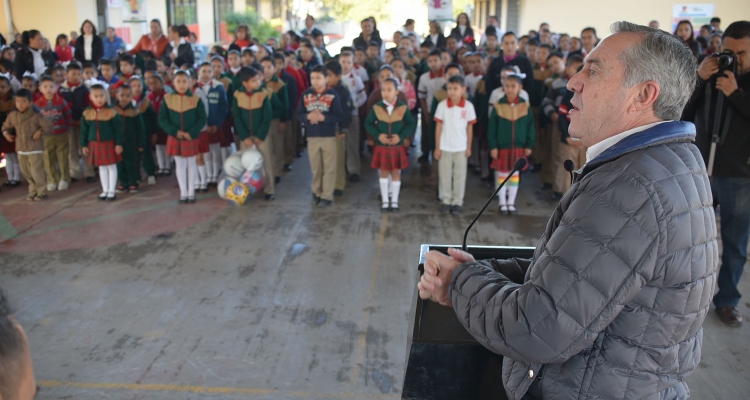 Visita alcalde escuela primaria “Liduvina Benavides Peña”