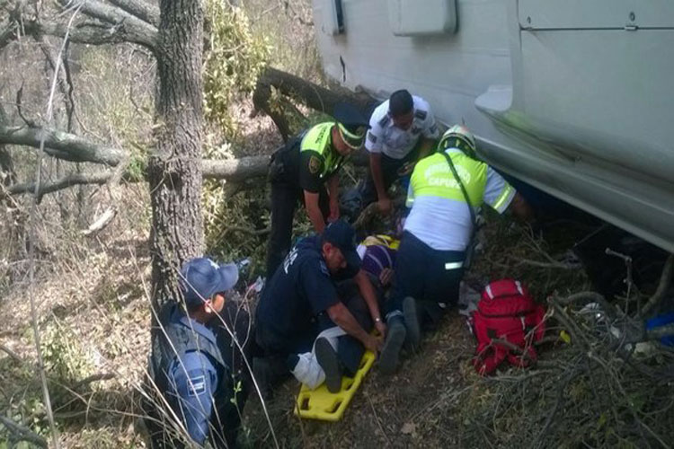Desbarranca autobús en la México-Puebla