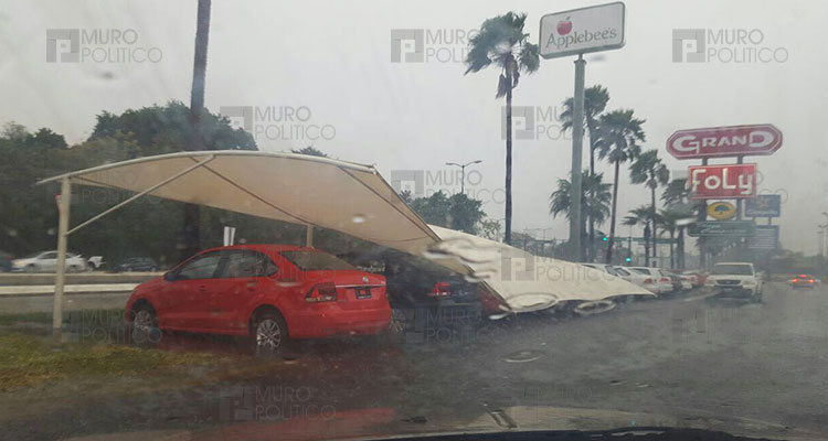Viento y granizo destruye autos en Victoria