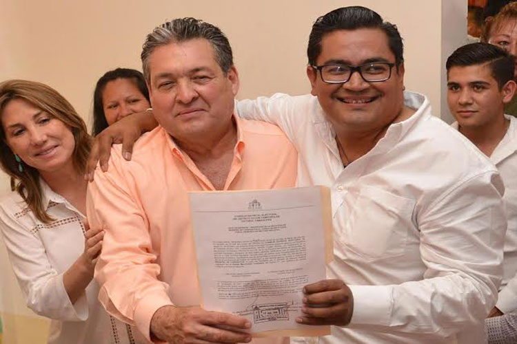 Se registra Orlando Guillén, anuncia una campaña de propuestas