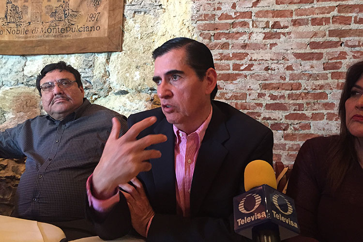 PRI y PRD critican salida de Mario Leal