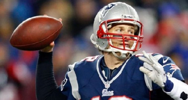 Renueva Brady dos años con los Patriotas