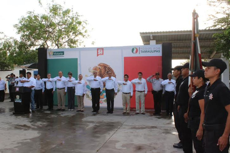 Encabeza alcalde honores en la Delegación de Tránsito