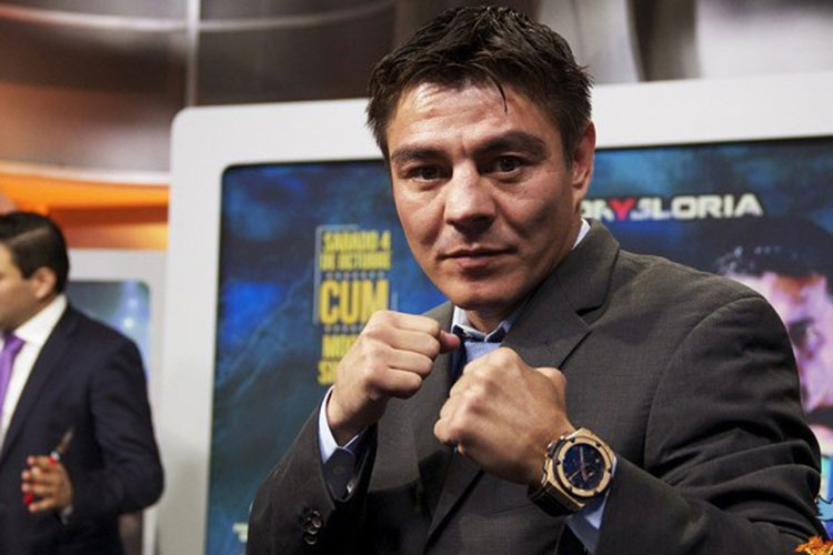 ‘Travieso’ Arce con un pie fuera de Televisa