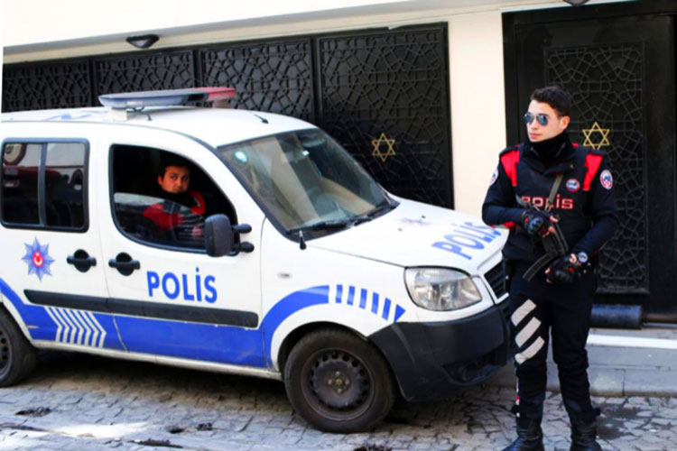 Ataque contra autobús policial en Turquía; Hay heridos