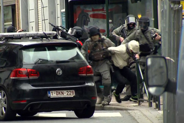 Detienen a hombre que dio armas para un ataque en París