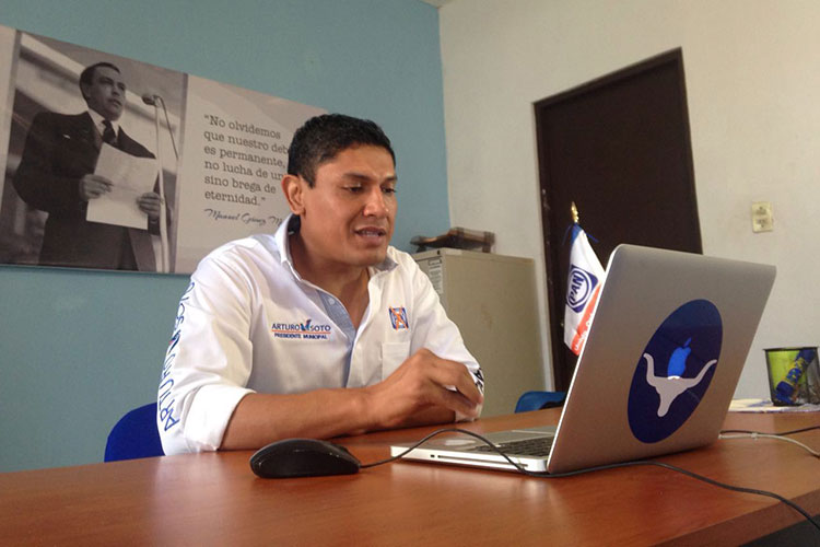 Hace Soto campañas en redes sociales
