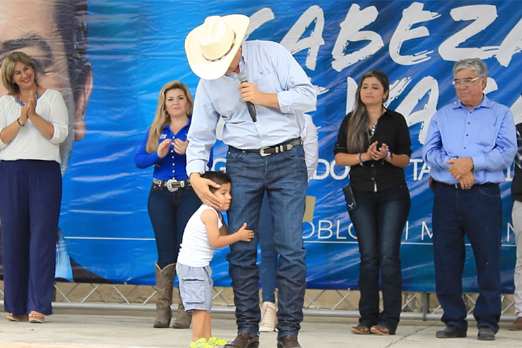 Por los niños, se suman en Pancho Villa a Cabeza de Vaca